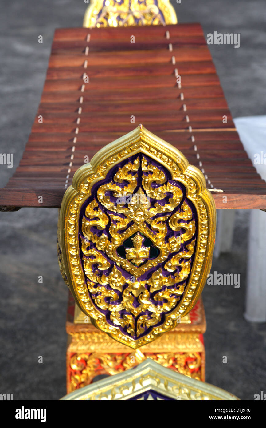 Plus de détails sur Ranat Ek (xylophone traditionnel thaï) Banque D'Images