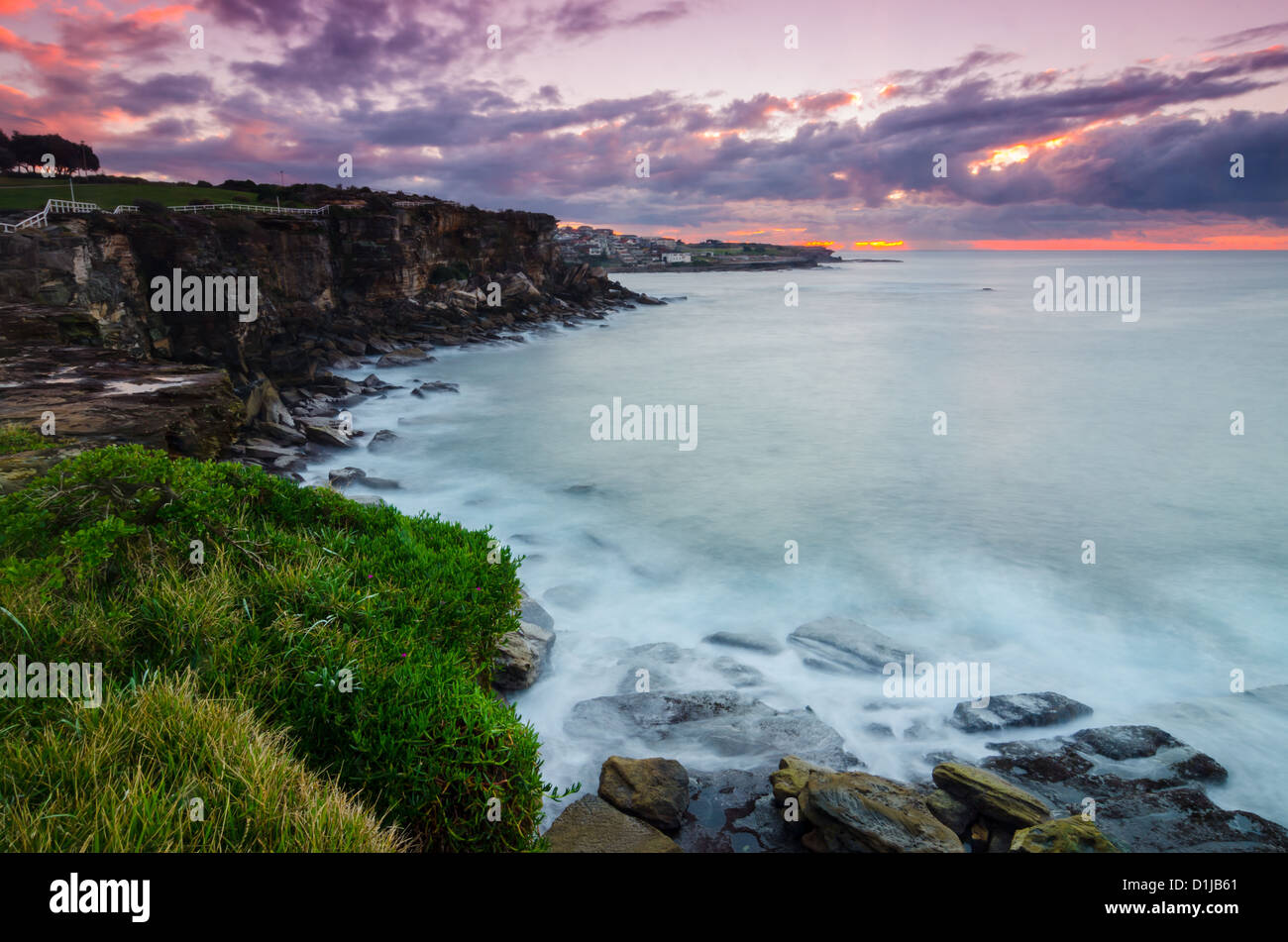 Lever du soleil sur la plage de Coogee, Sydney Australie Banque D'Images