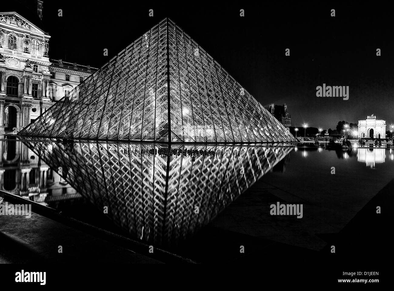 La nuit du Louvre, Paris, France Banque D'Images