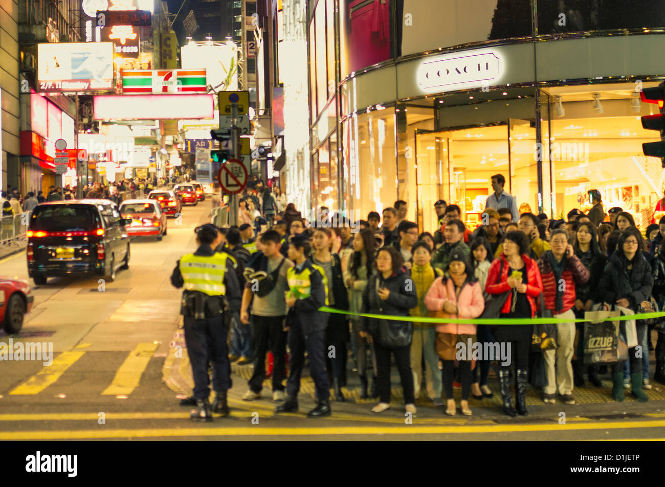 Célébrations de Noël à Hong Kong, région de Lan Kwai Fong avait fait l'objet d'une réglementation pour contrôler la foule. Banque D'Images