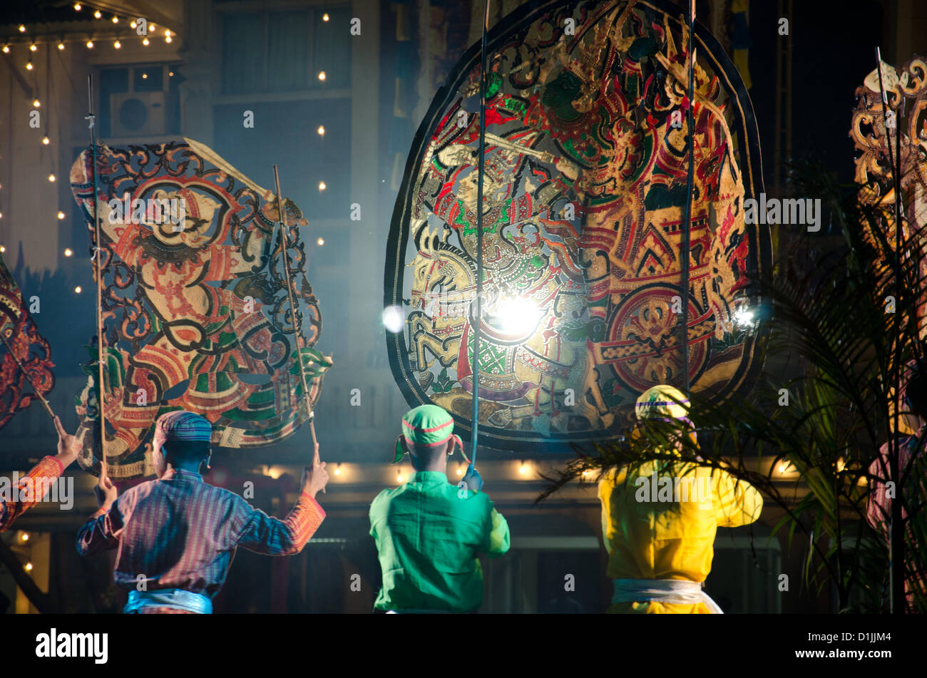 SINGBURI - 25 décembre : le spectacle du Festival du poisson et un tombon, un produit (OTOP) de Sing Buri est le 18e le 25 décembre 2012 à Singburi, Thaïlande. Banque D'Images