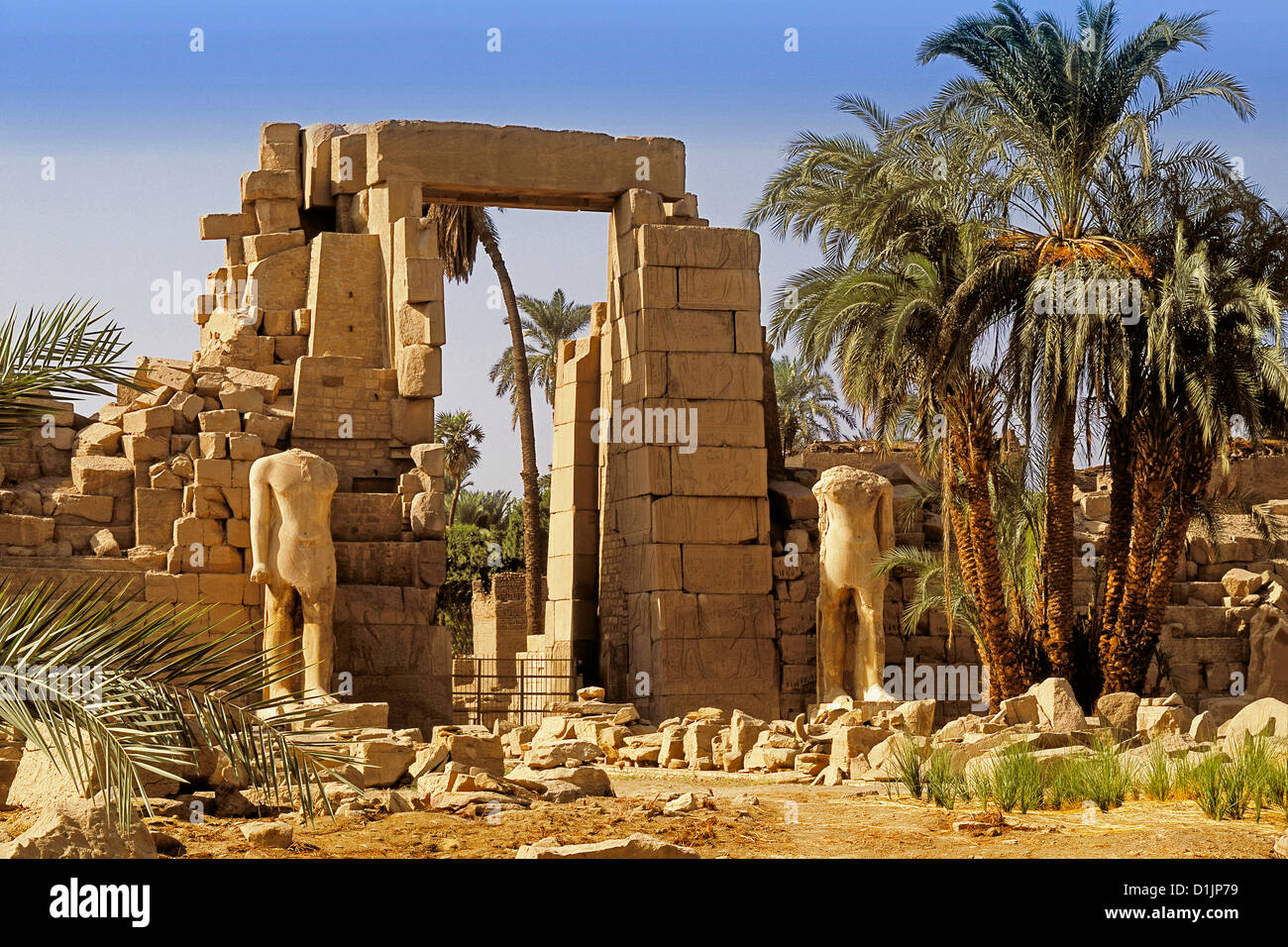 horemheb-temple-banque-de-photographies-et-d-images-haute-r-solution