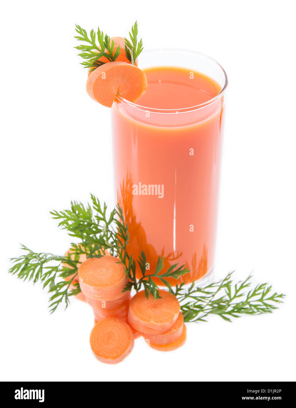 Le jus de carotte isolé sur fond blanc Banque D'Images