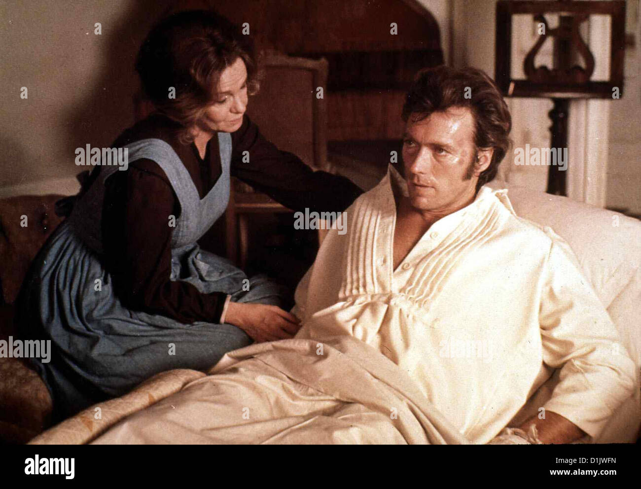 Betrogen séduisit, Geraldine Page, Clint Eastwood Als Martha (Geraldine Page) John (Clint Eastwood) ein Bein amputiert, Banque D'Images