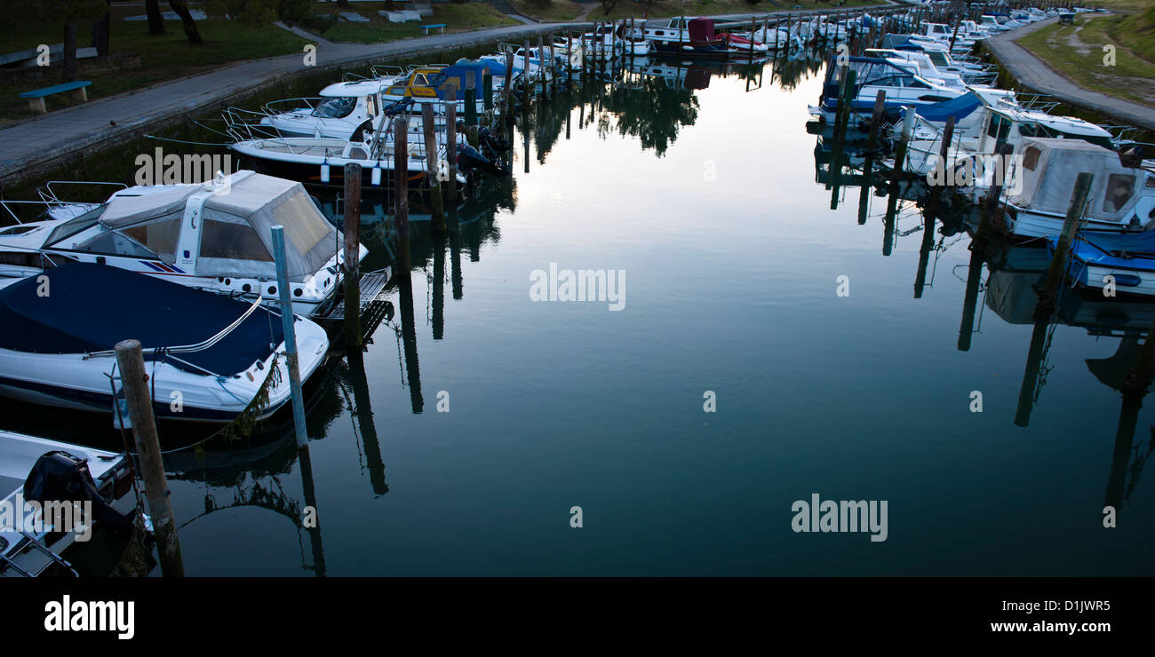 Les bateaux amarrés dans le canal, Portoroz Banque D'Images