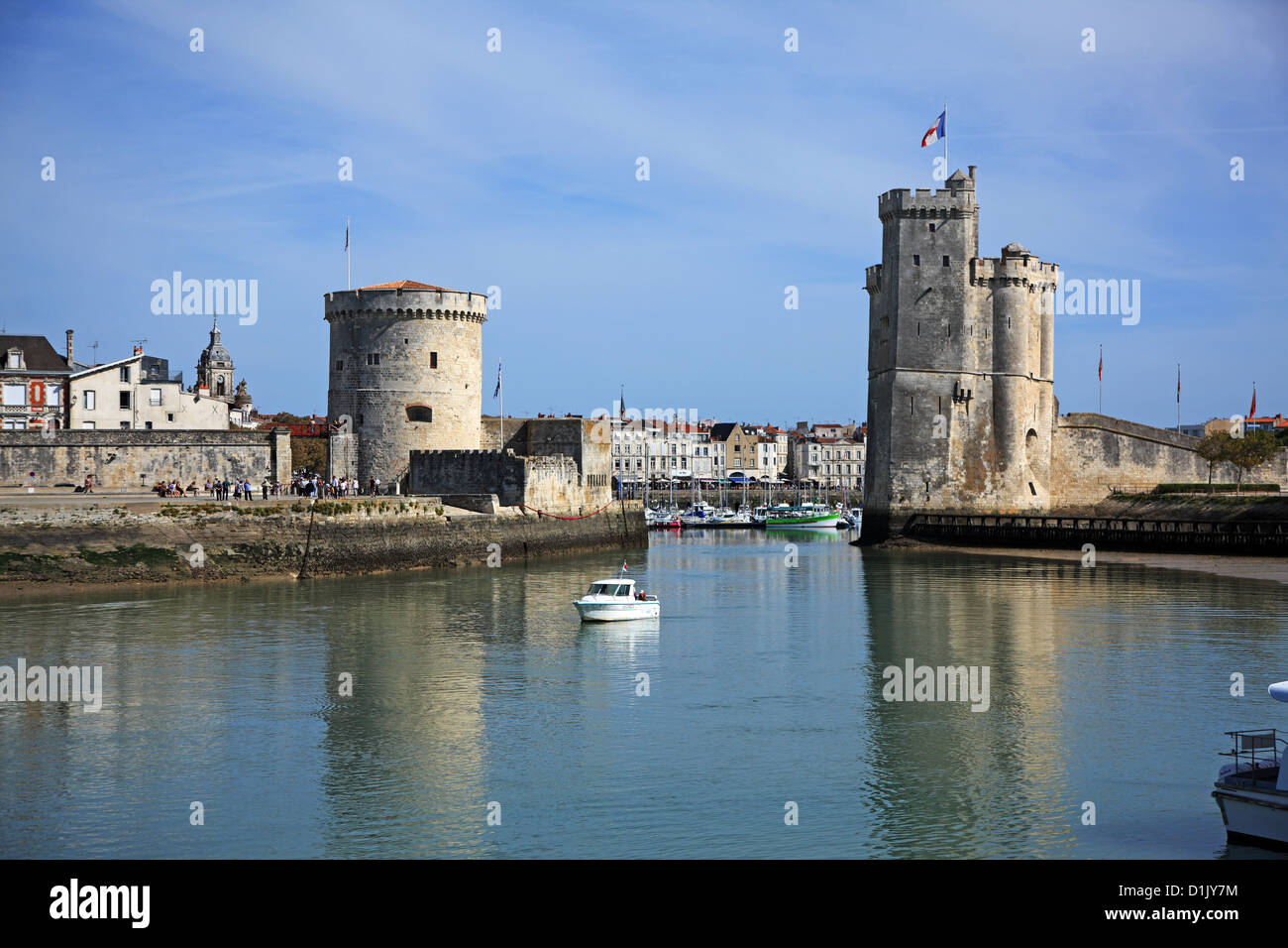 La France, le Poitou, Charente-Maritime, La Rochelle, le vieux port avec tour Saint-Nicolas et tour de la chaîne Banque D'Images