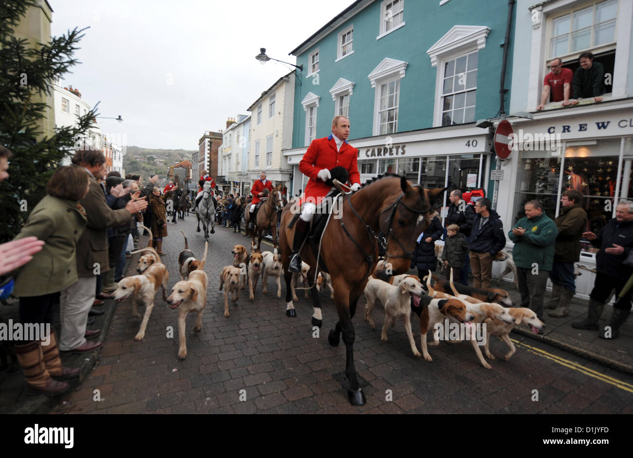 Lewes Sussex UK 26 décembre 2012 - Des centaines de personnes se sont rendues à voir le traditionnel Boxing Day hunt Banque D'Images