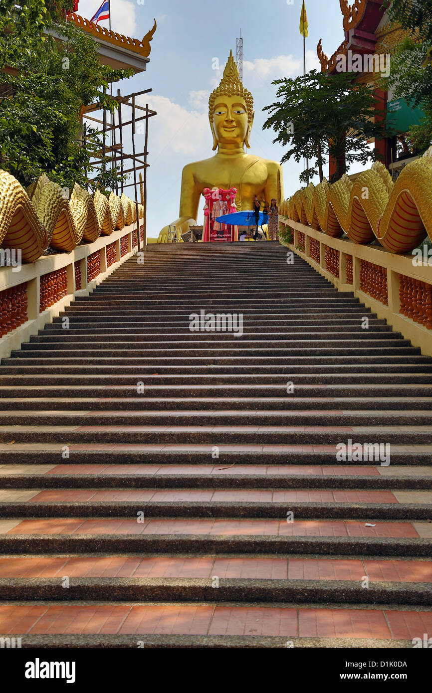 Statue du Grand Bouddha de Wat Khao Phra bat à Pattaya, Thaïlande Banque D'Images