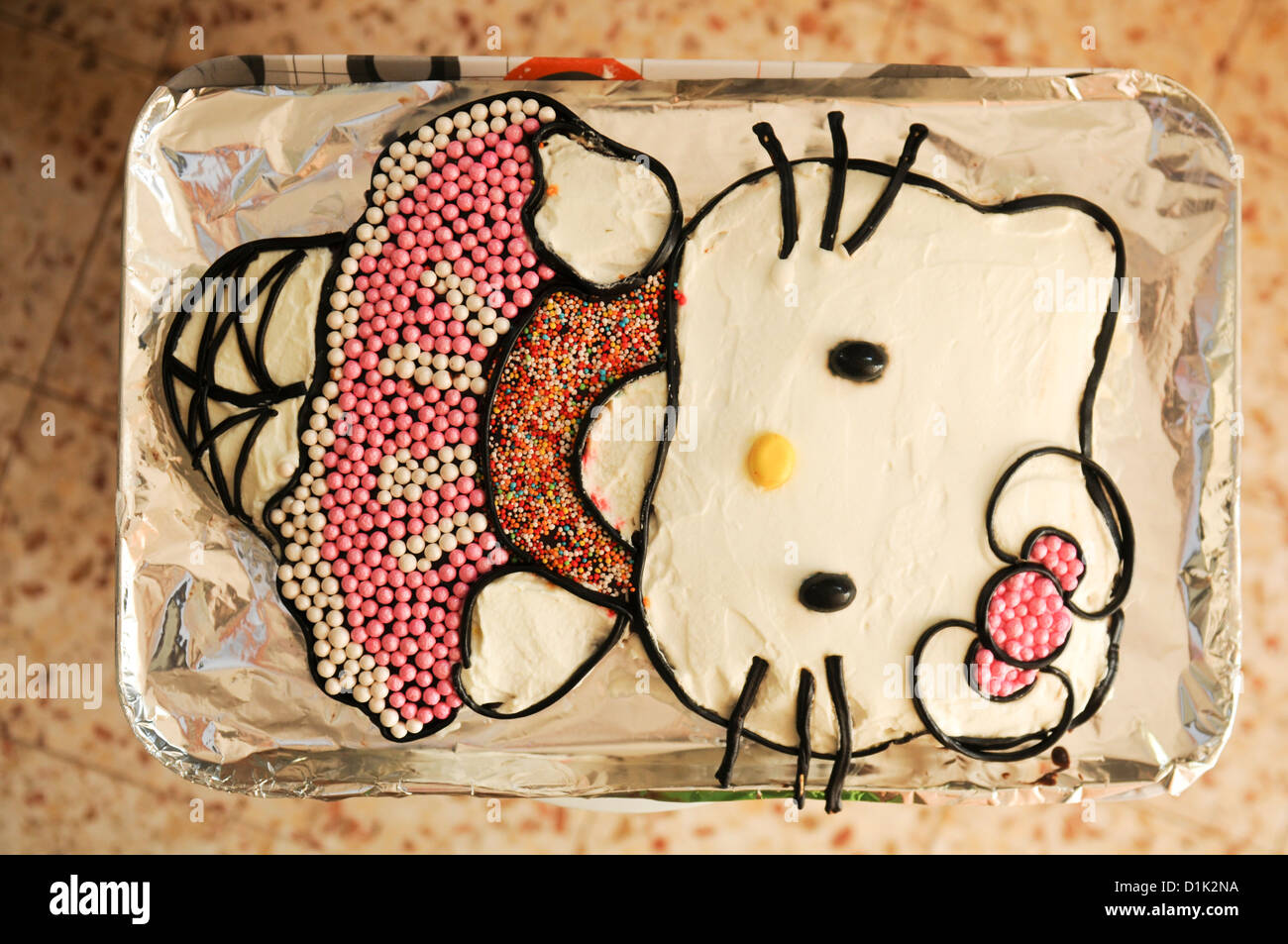 Gateau D Anniversaire Petit Chaton Photo Stock Alamy Gateau D Anniversaire Petit Chaton Photo Stock Alamy
