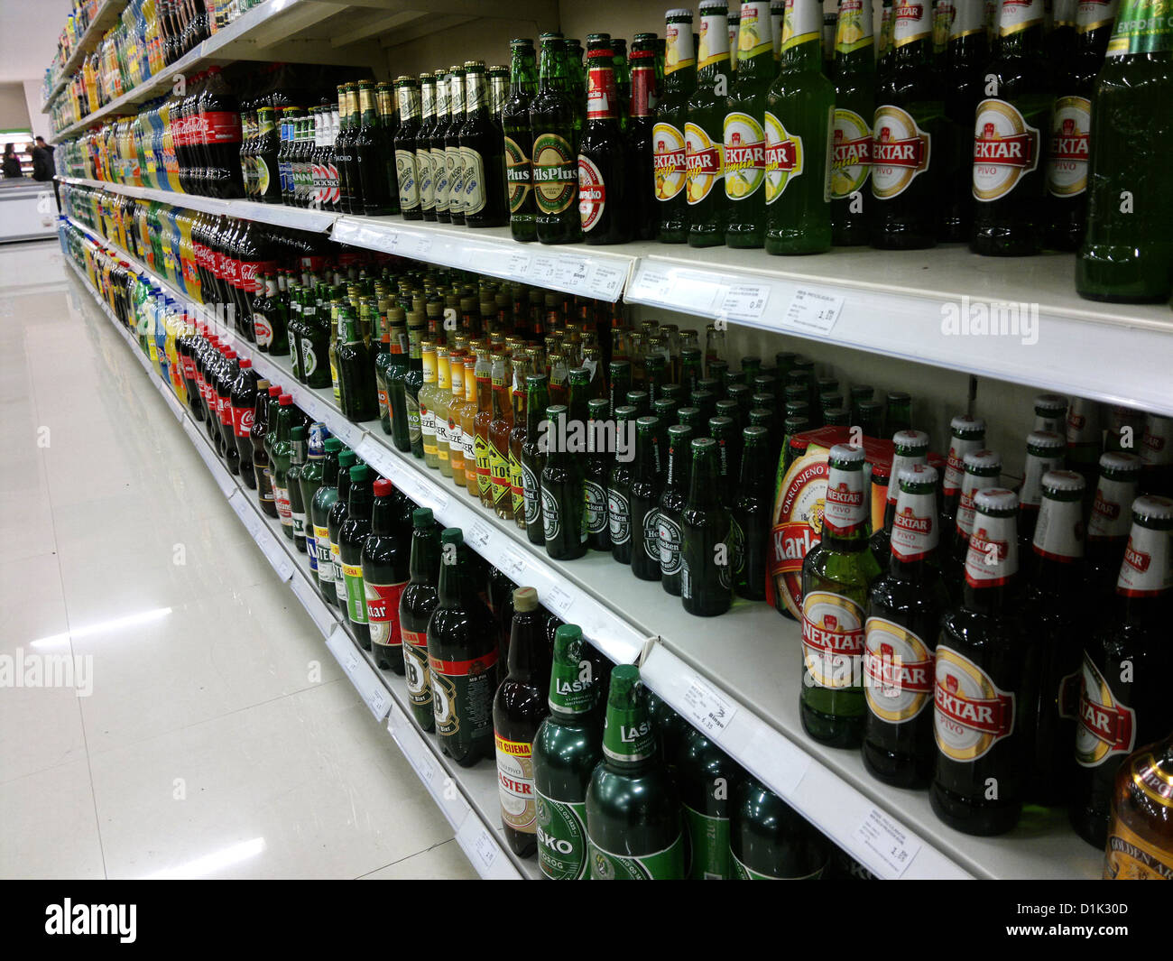 La bière en supermarché Banque D'Images