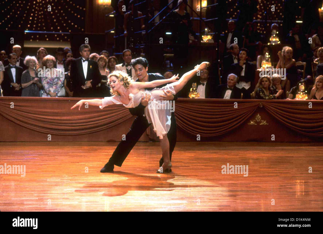 Danse avec moi Danse avec moi Patricia (Jane Krakowski), Rafael (Chayanne) *** légende locale *** 1998 Colombie-Britannique / Mandalay Banque D'Images