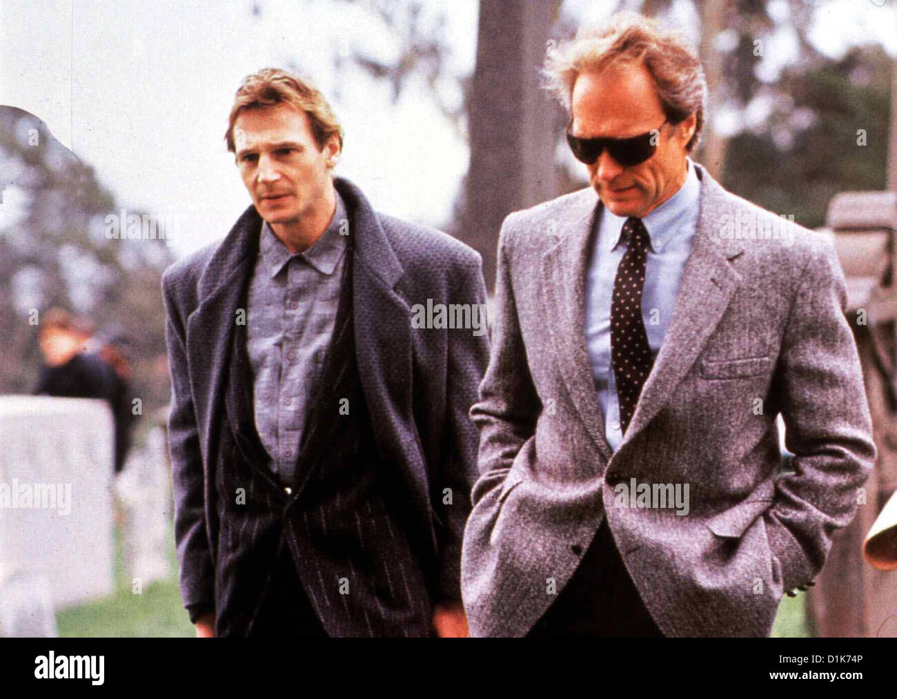 Dirty Harry 5 - Das Todesspiel Dead Pool, Liam Neeson, Clint Eastwood Inspektor Harry Callahan (Clint Eastwood,r) steht auch Banque D'Images