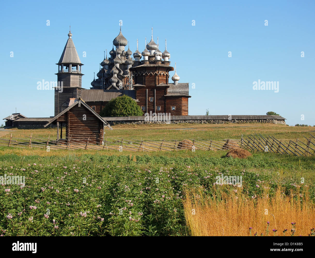 À l'île de Kizhi Kizhi Pogost dans le lac Onega, musée en plein air d'architecture en bois de Carélie Banque D'Images