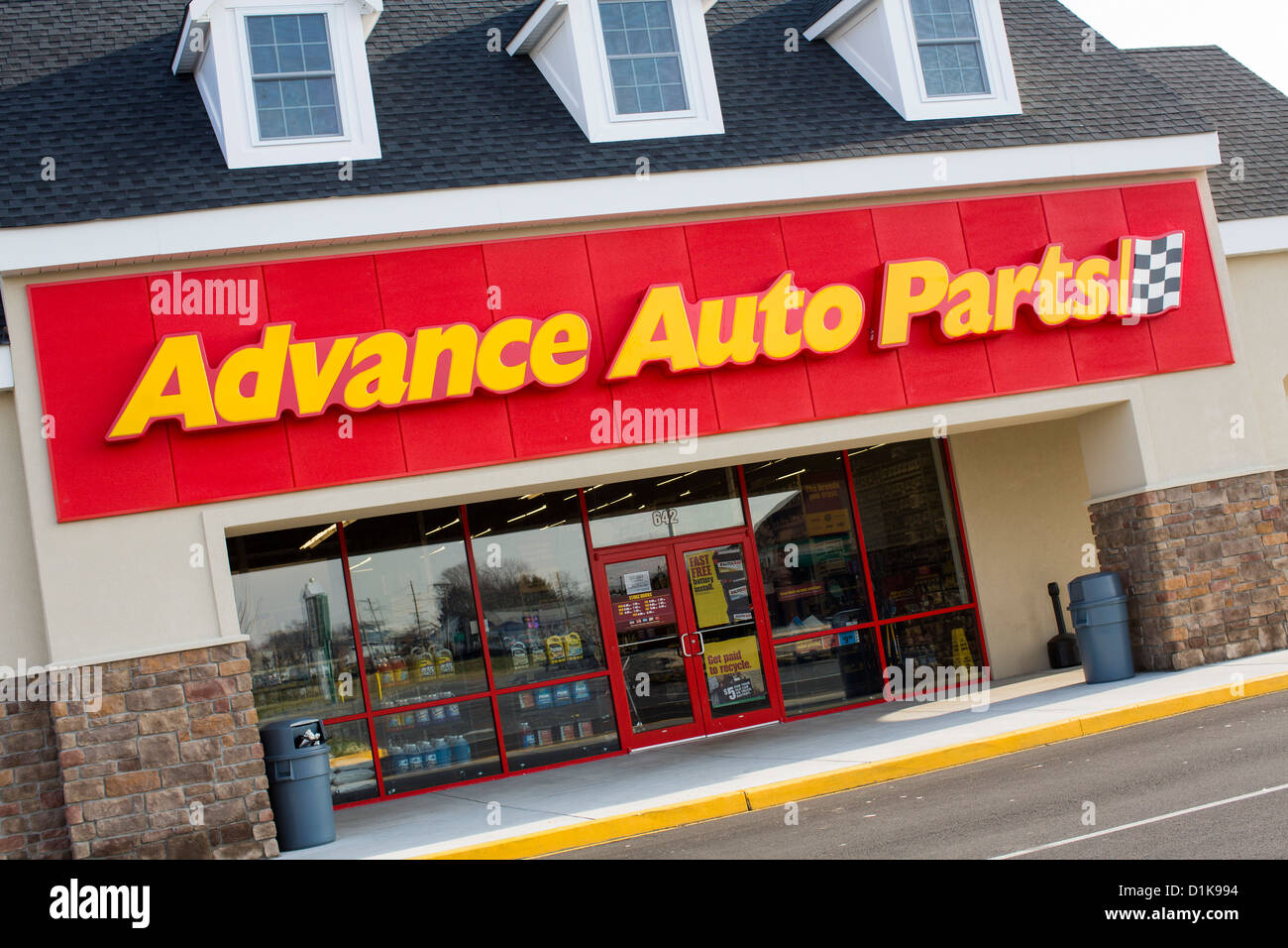 Une avance Auto Parts store. Banque D'Images