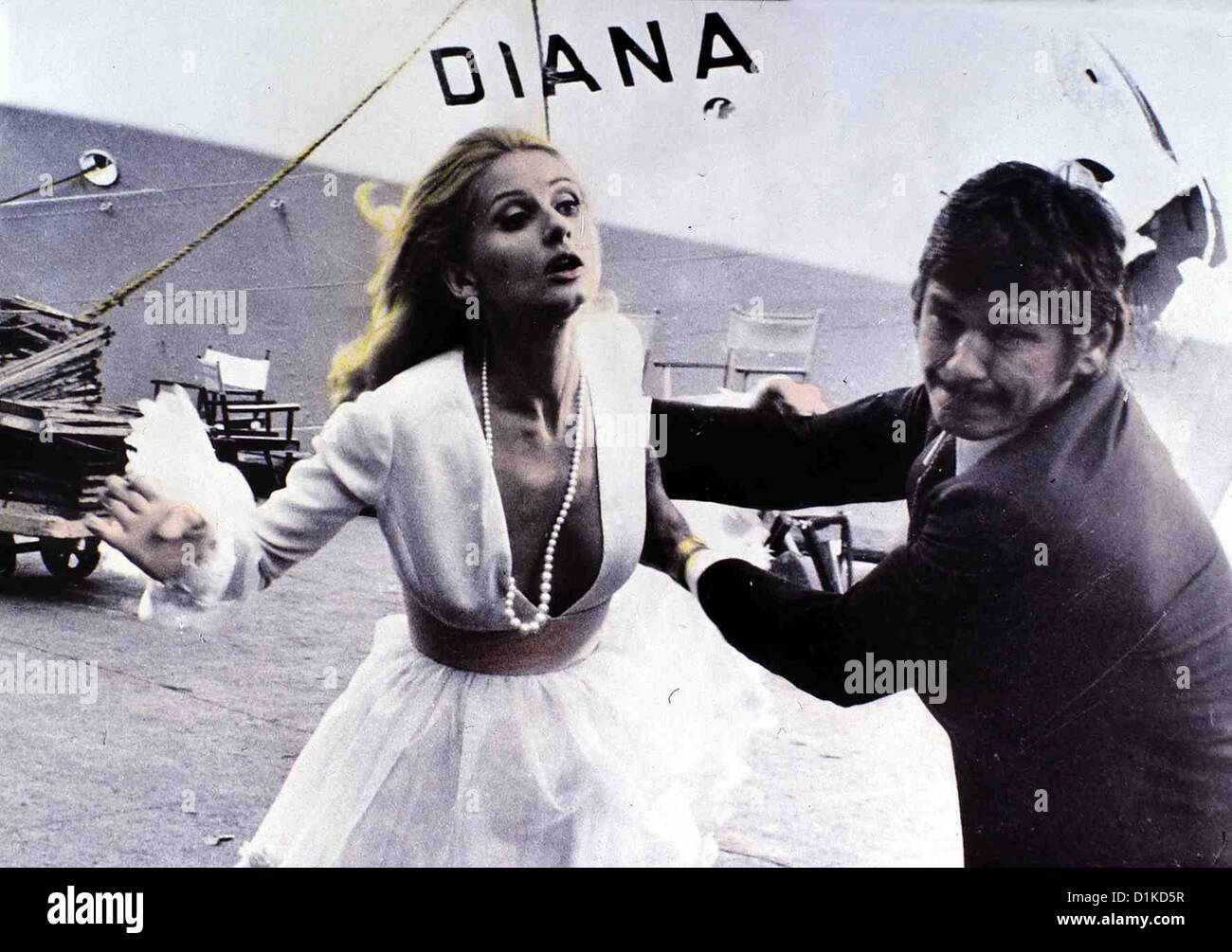 F4 1000 Stadt Città Violenta Jill Ireland, Charles Bronson Brufskiller Jeff (Charles BRONSON) wird von senneur Freundin Banque D'Images