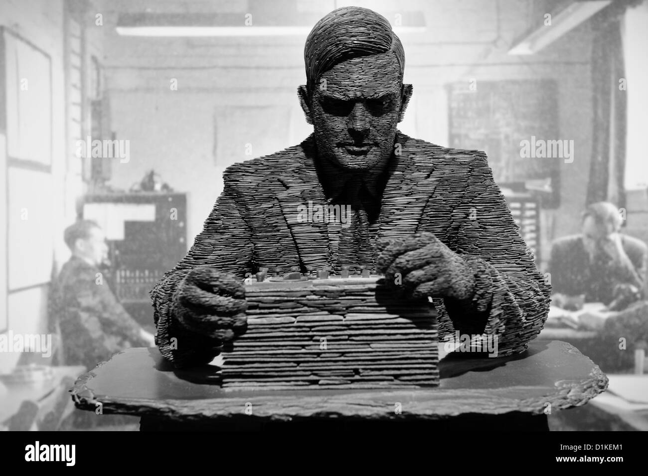 Sculpture d'Alan Turing par Stephen électrique à Bletchley Park, Milton Keynes, UK. Banque D'Images