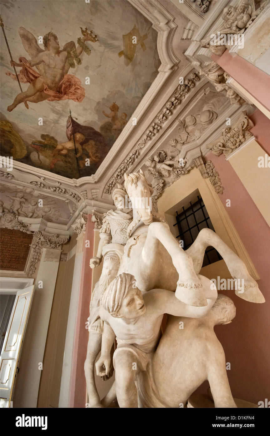 Statue du roi Jan III Sobieski l'écrasement des envahisseurs turcs à Vienne en 1683, le palais de Wilanów à Varsovie, Pologne Banque D'Images