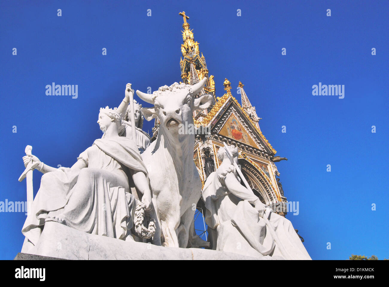 L'Albert Memorial à South Kensington, Londres, Angleterre, sous le soleil d'été. Banque D'Images