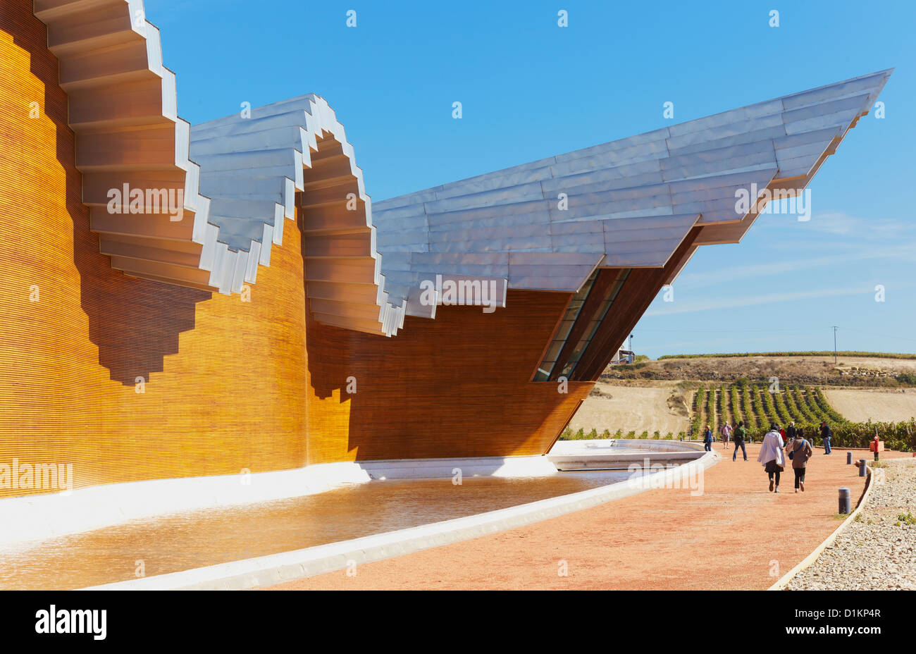 Ysios winery par l'architecte Santiago Calatrava. Laguardia. Route des vins de la Rioja Alavesa. L'Alava. Pays Basque. Espagne Banque D'Images Ysios winery par l'architecte Santiago Calatrava. Laguardia. Route des vins de la Rioja Alavesa. L'Alava. Pays Basque. Espagne Banque D'Images