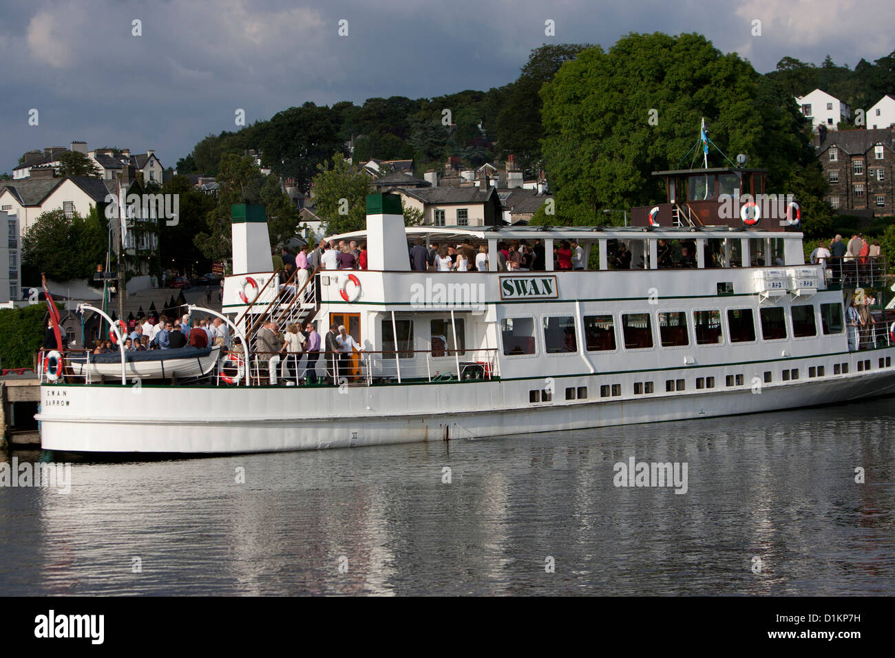 Le MV Swan , vapeur , à l'origine de passagers sur le lac Windermere boissons privé partie en cours ( - ) droit du plateau supérieur de la bande Banque D'Images