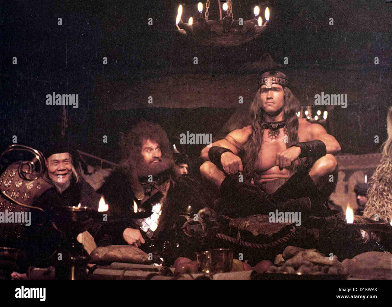 Conan - Der Barbar Conan le Barbare Arnold Schwarzenegger Nachdem Conan (Arnold Schwarzenegger,r) spuert, dass er ist staerker Banque D'Images