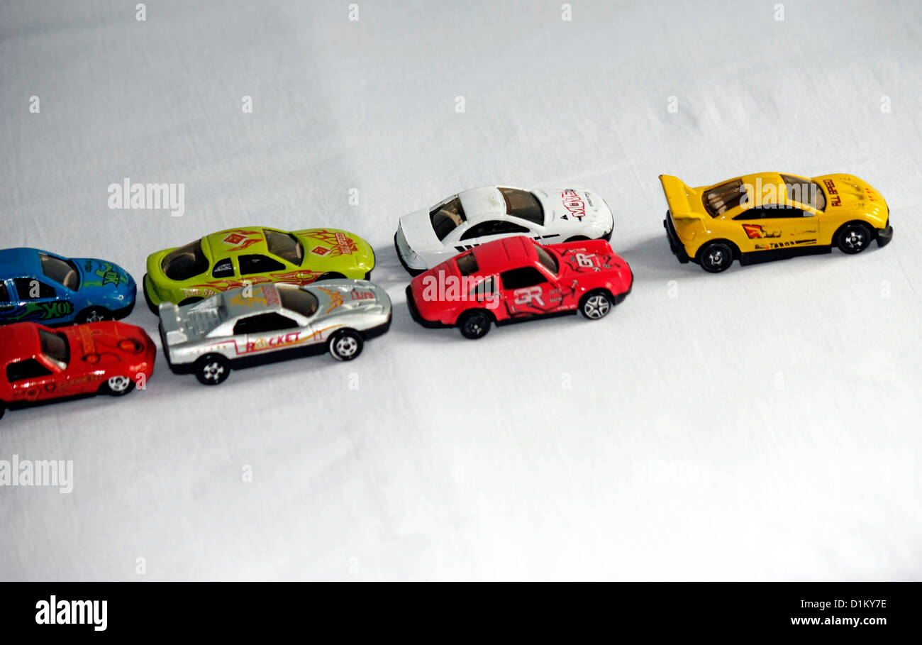 Les différentes significations du concept de petite voiture arrangement Banque D'Images