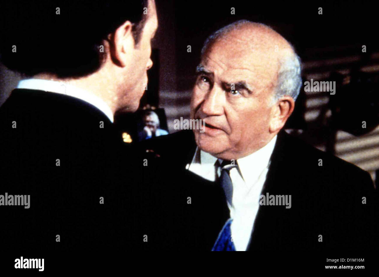 Schmutziger Paranasal Cops Robbers Ray Sharkey, Ed Asner Quinn (Ed Asner,r) versucht, Clementes (Ray Sharkey) Vertrauen zu Banque D'Images