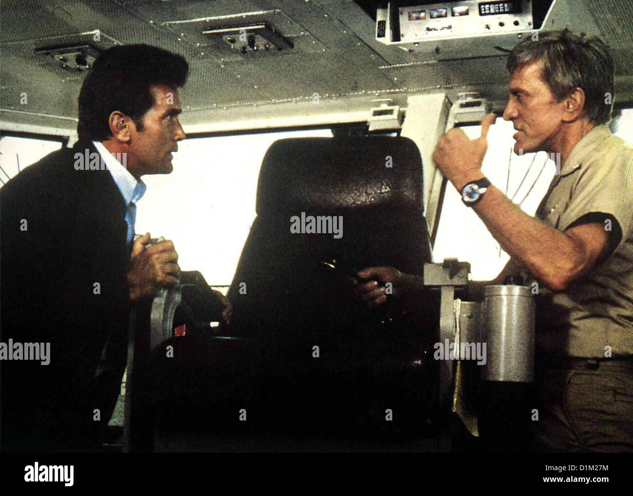 Der Letzte Compte à rebours Compte à rebours final, Martin Sheen , Kirk Douglas nach einem Orkan findet sich der US-Flugzeugtraeger "USS Banque D'Images
