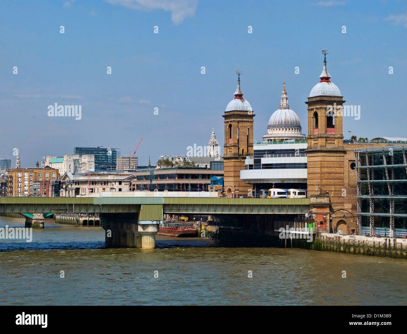 Cannon Street Railway Station et Cannon Street Railway Bridge, London, England, UK Banque D'Images