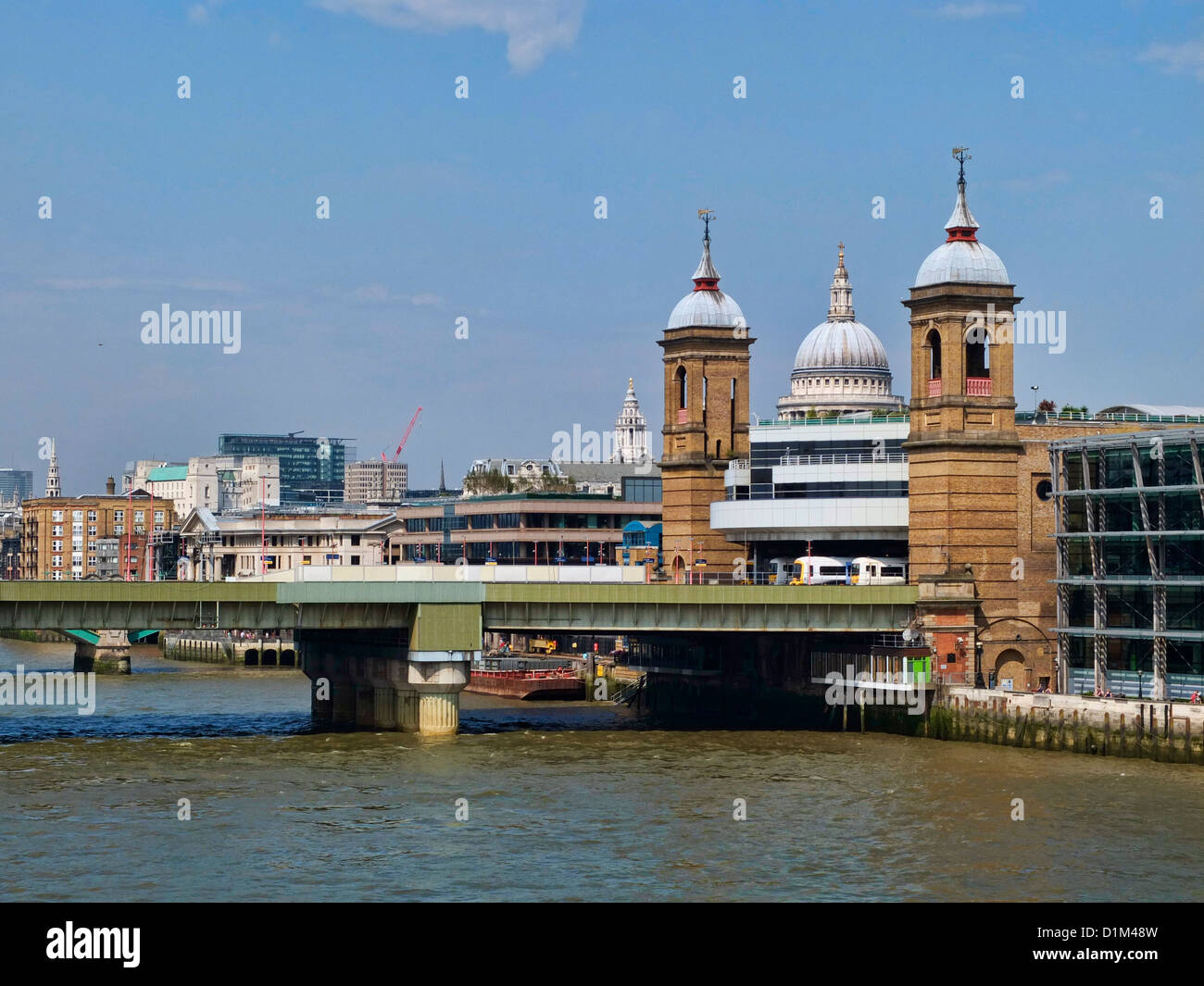 Cannon Street Railway Station et Cannon Street Railway Bridge, London, England, UK Banque D'Images