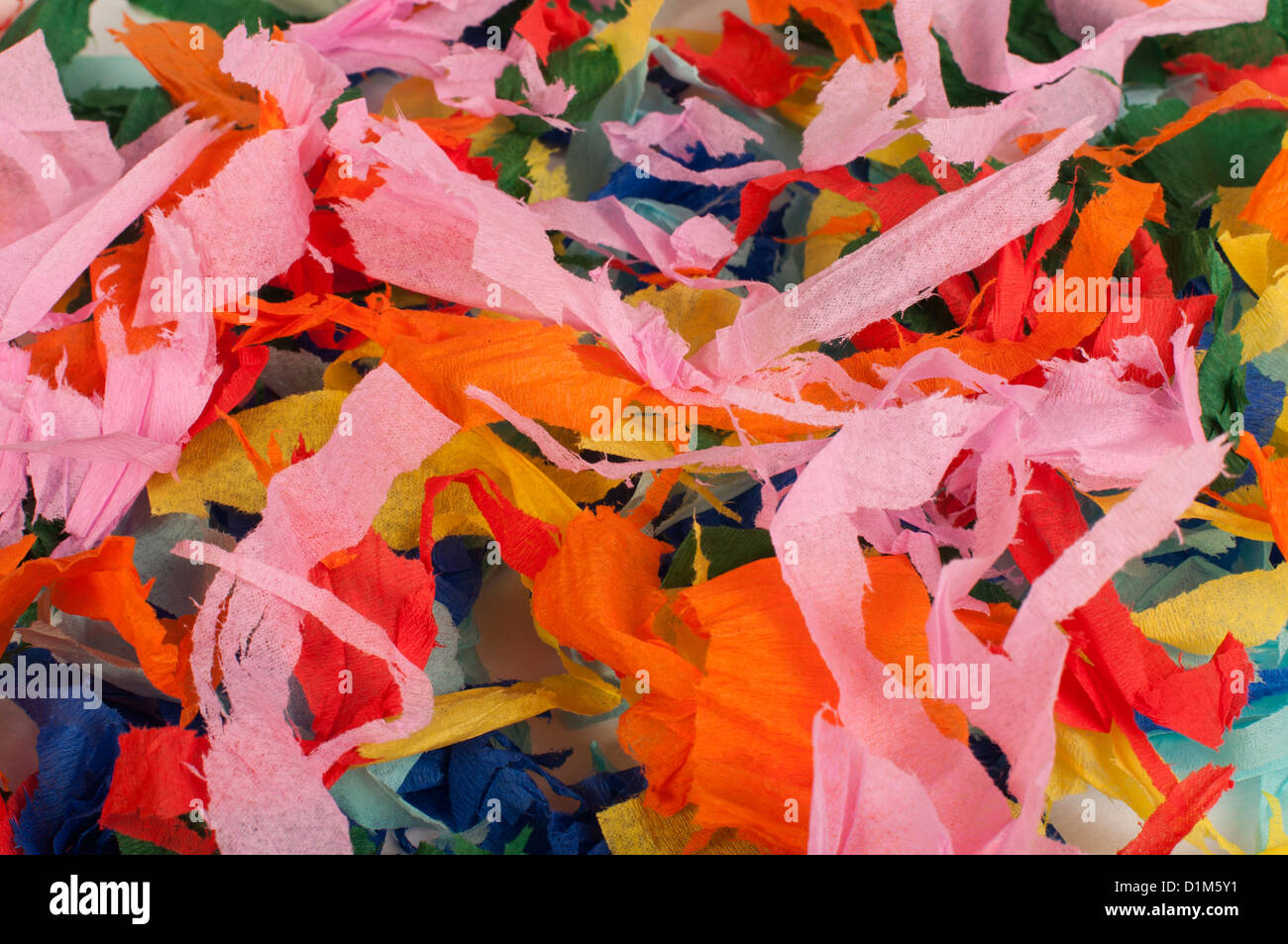 Arrière-plan de nombreux morceaux de papier déchiré Banque D'Images