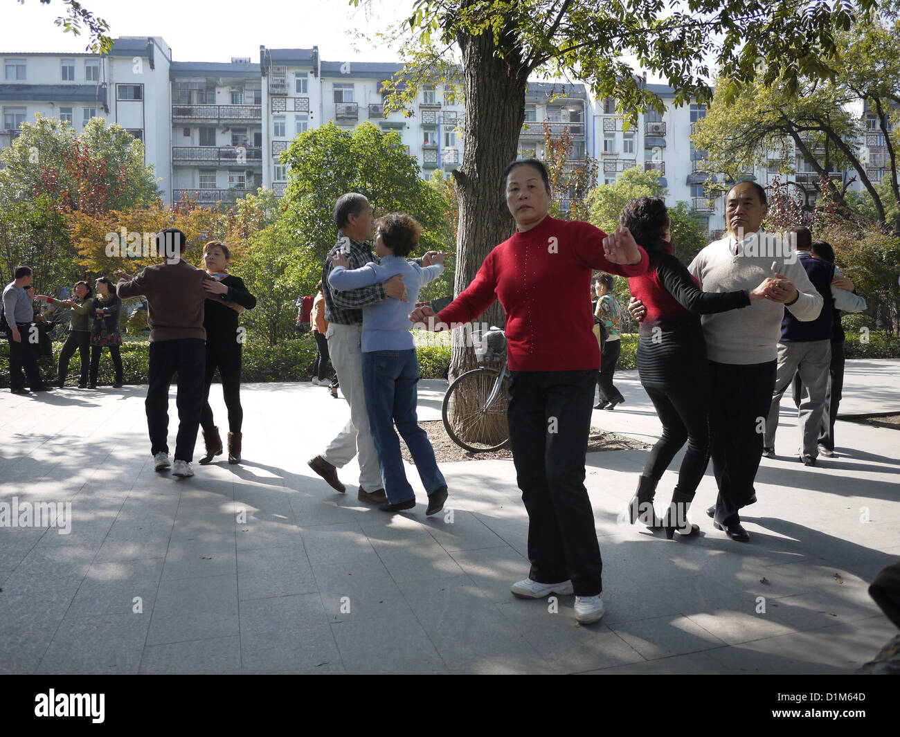 Les gens de l'Asie orientale la danse sociale Hommes Femmes Banque D'Images