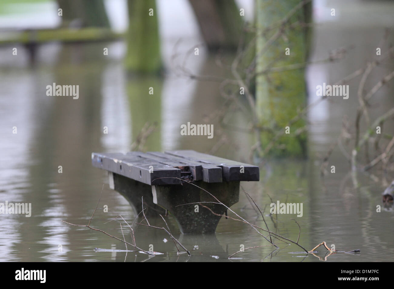 Parc inondés dans HUNTINDON CAMBS APRÈS LA RIVIÈRE GREAT OUSE BURST IL BANQUES. Banque D'Images