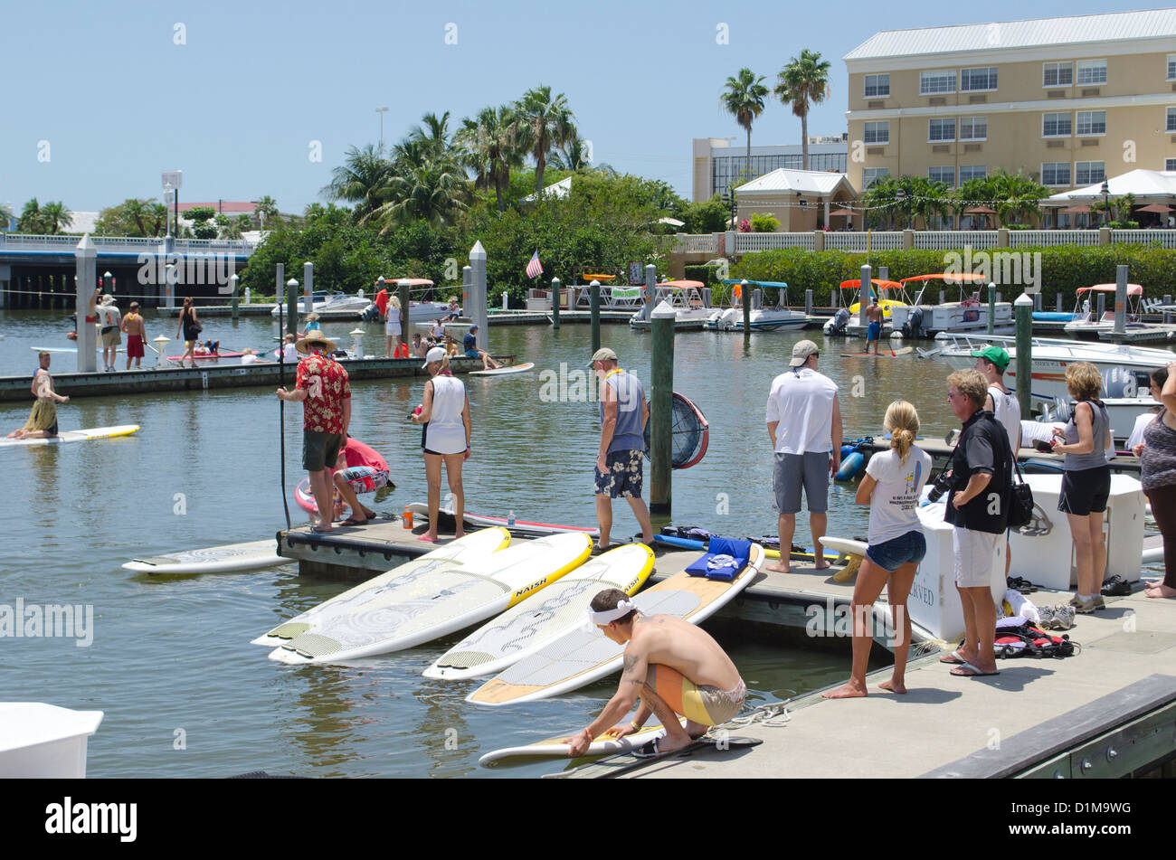 Paddle board races et parti à Ft Myers en Floride Banque D'Images