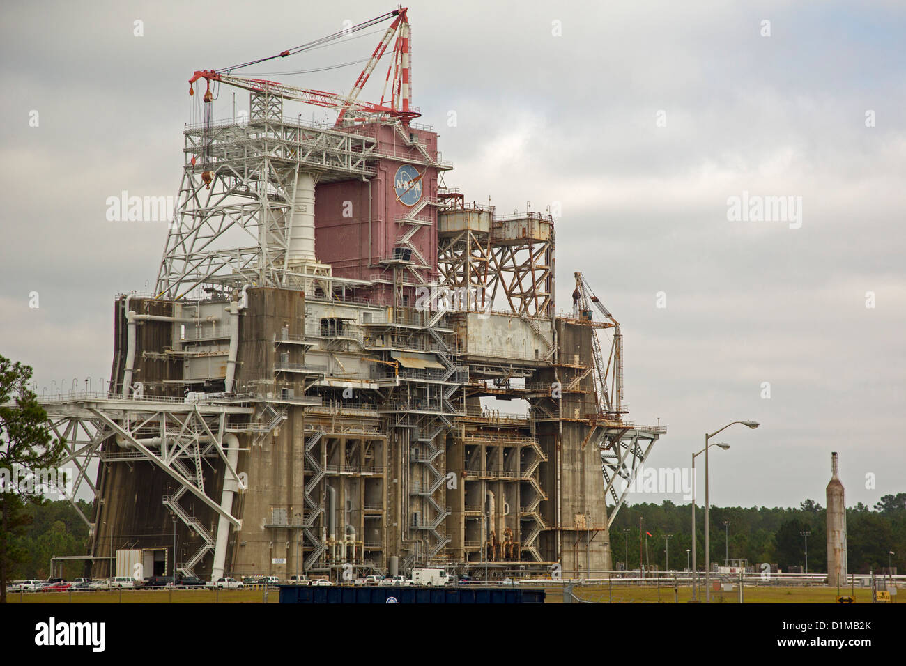 Bay Saint Louis, Mississippi - un banc d'essai moteur de fusée de la NASA à Stennis Space Center. Banque D'Images