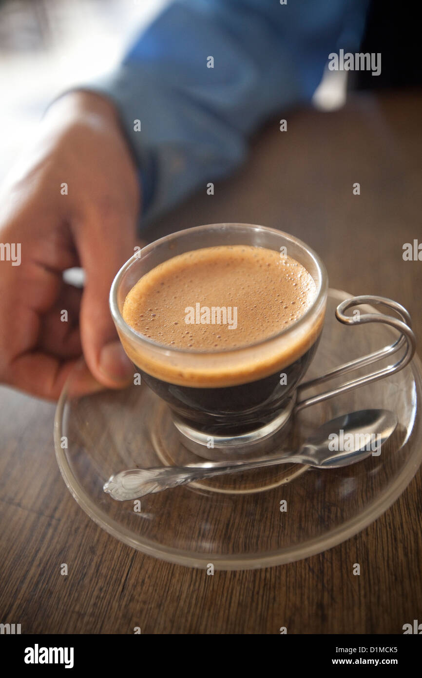 le cafe est servi a harar en ethiopie photo stock alamy