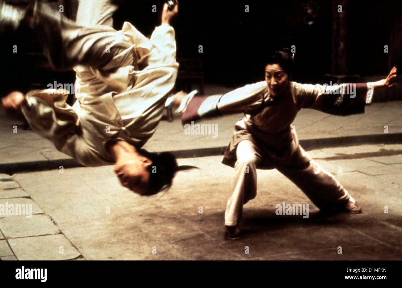 Tiger & Dragon Crouching Tiger, Hidden Dragon Jen Yu (Zhang Ziyi), Yu Shu Lien (Michelle Yeoh) *** légende locale *** 2000 Banque D'Images