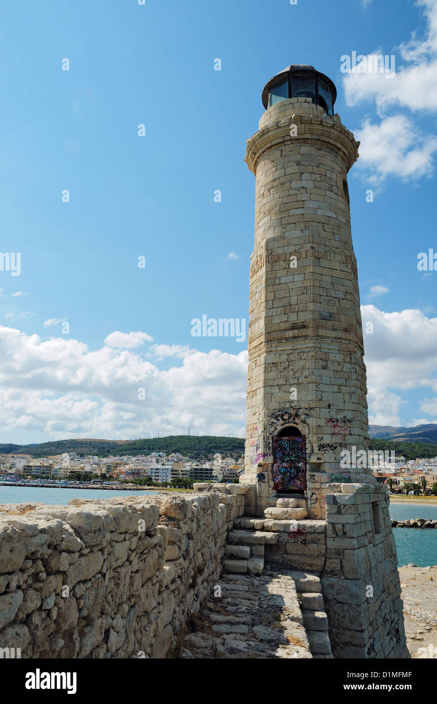 Le phare de l'ancien port de Rethymnon, Crète, Grèce Banque D'Images