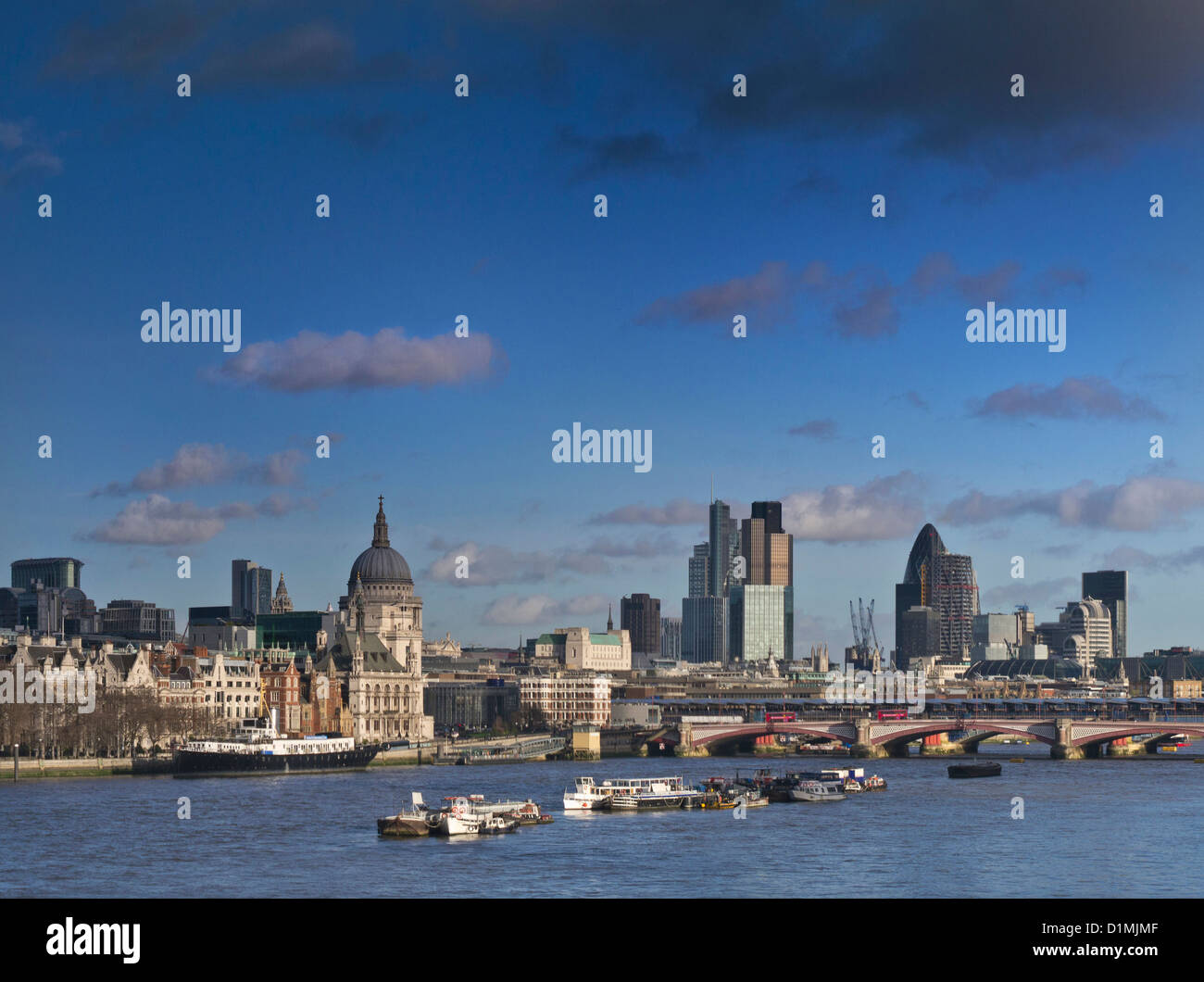 Ville de Londres et la Tamise vue de Waterloo Bridge, London UK Banque D'Images