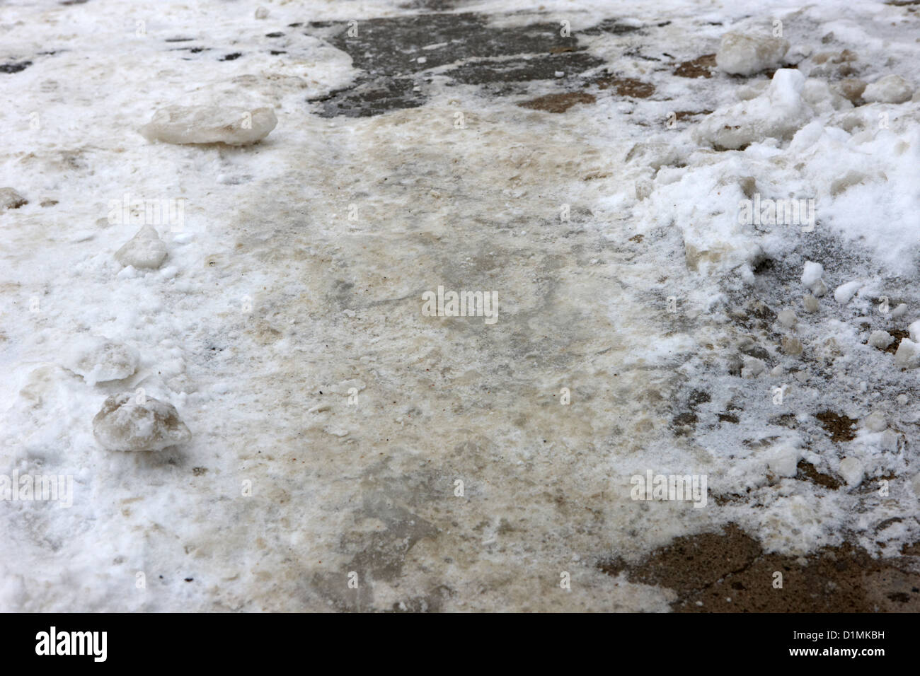 La neige tassée et la glace du trottoir gelé Saskatoon Saskatchewan Canada Banque D'Images