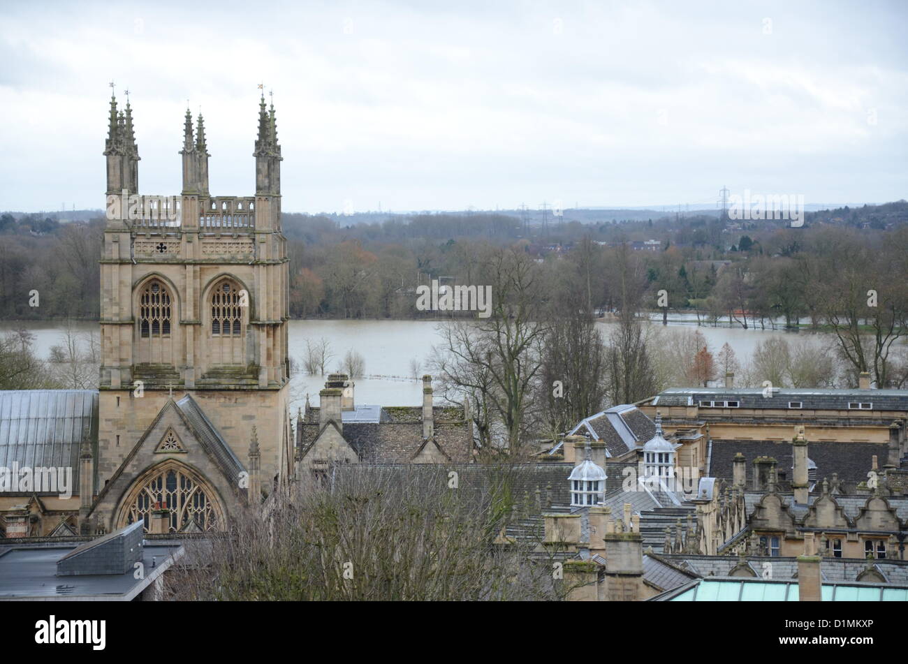 Oxford, UK. 28 Dec, 2012. Christ Church Meadows inondés en Oxford à Merton College, au premier plan. Banque D'Images