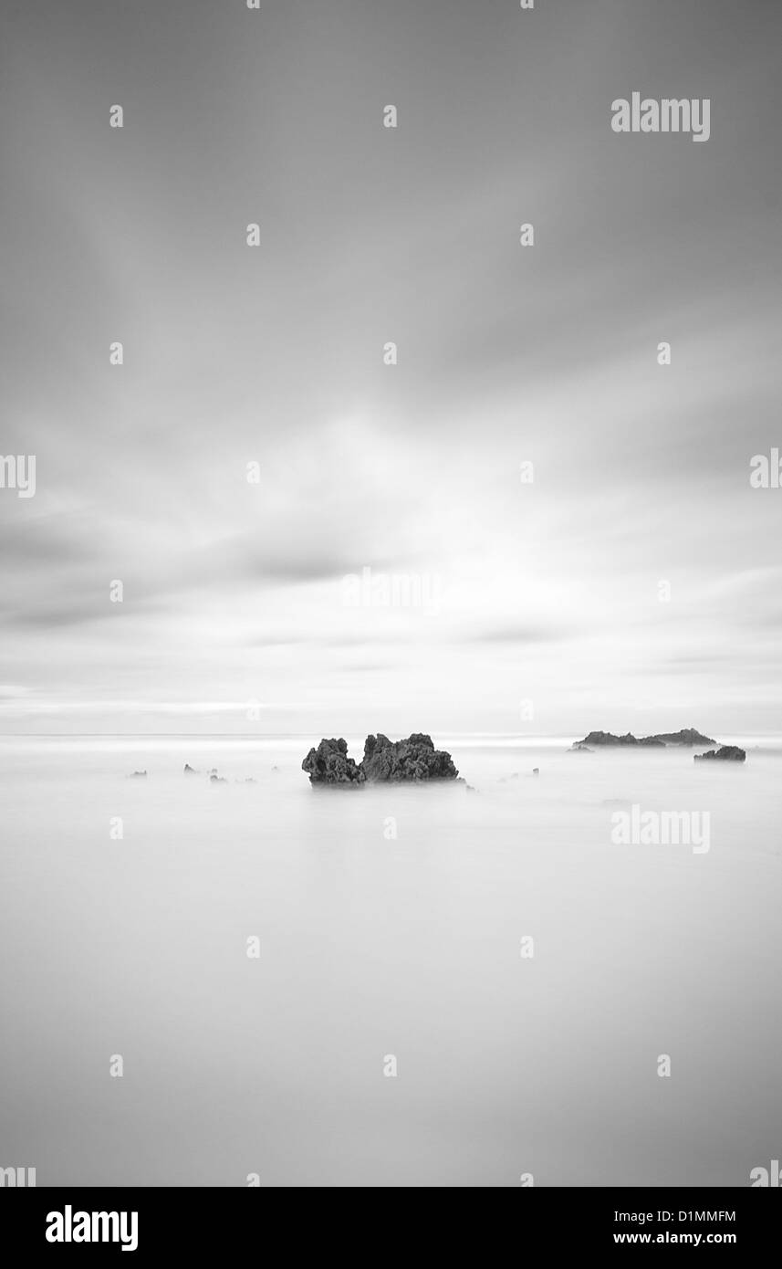 L'exposition longue noir et blanc paysage plage Banque D'Images