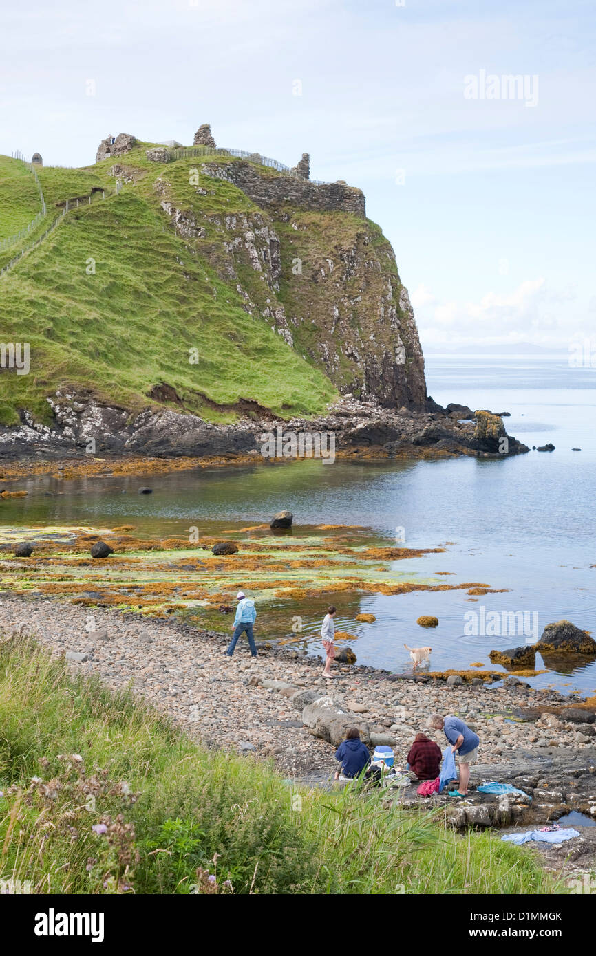 Duntulm Castle et Tulm Bay Beach, Trotternish, Isle of Skye, Scotland, UK Banque D'Images