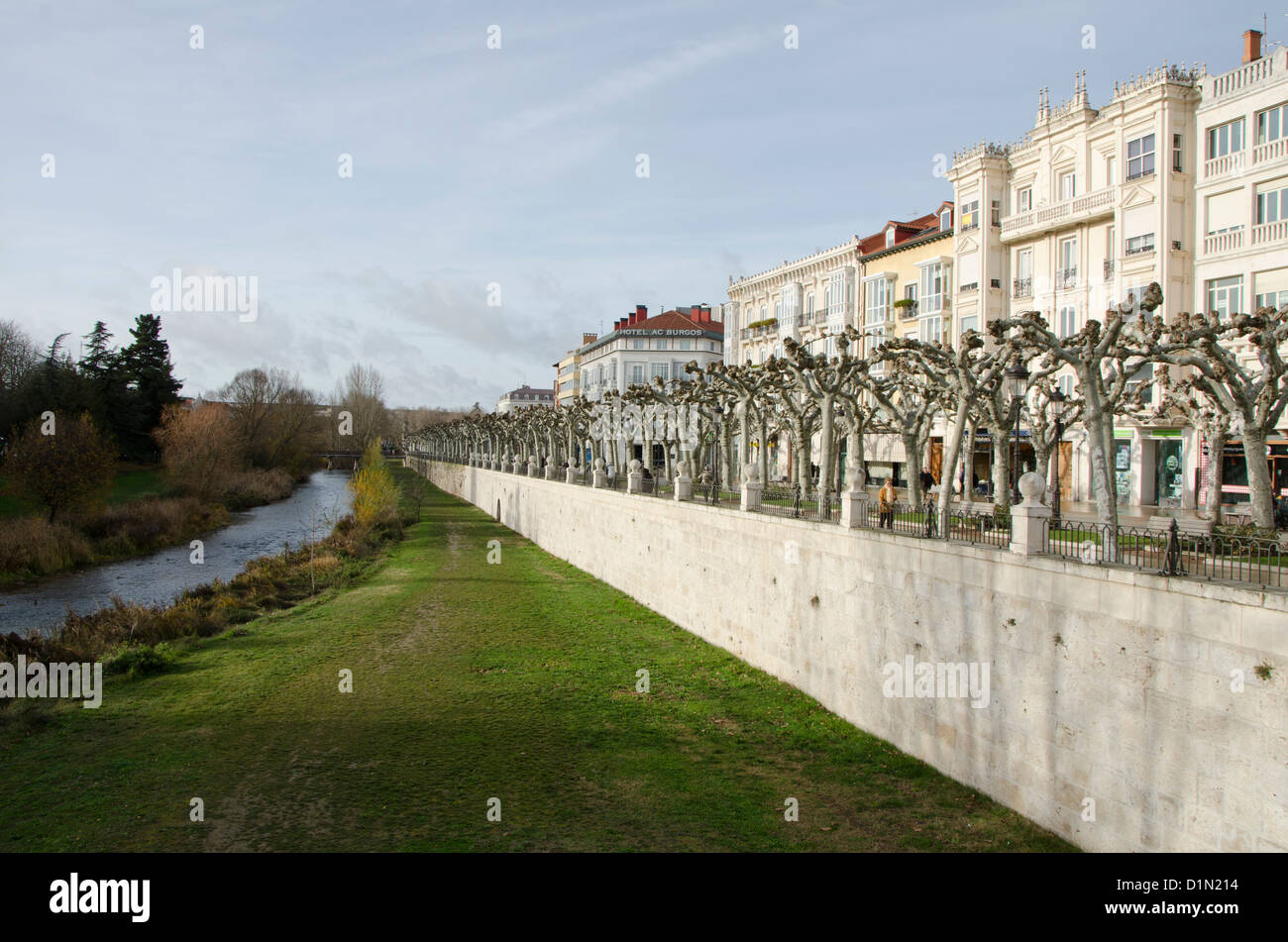 Vue sur la rue de la ville médiévale de Burgos en Espagne Banque D'Images