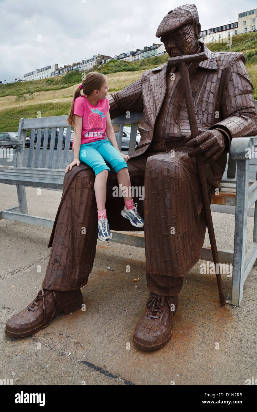 'Freddie Gilroy et la sculpture des traînards de Belsen, North Bay, Scarborough, North Yorkshire Banque D'Images