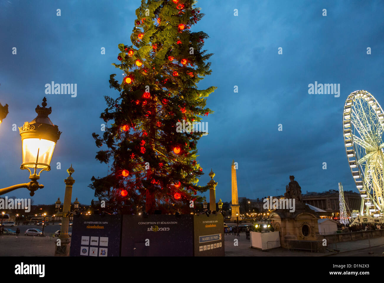 Paris, France, scènes de rue, décorations de sapin de Noël, sur la place de la Concorde, la nuit, SCÈNE HIVERNALE, lumières de noël rue Banque D'Images