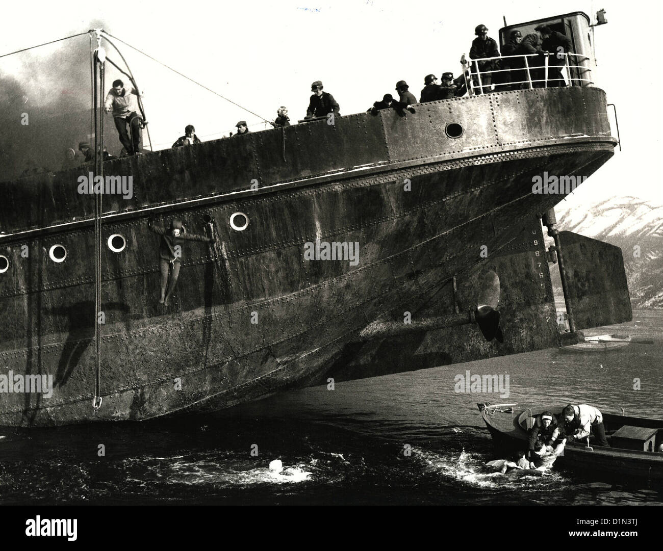 Kennwort 'Schweres Wasser' Heroes Telemark, Ulla Jacobson, Kirk Douglas, kleinen Boot versuchen Knut (Richard Banque D'Images