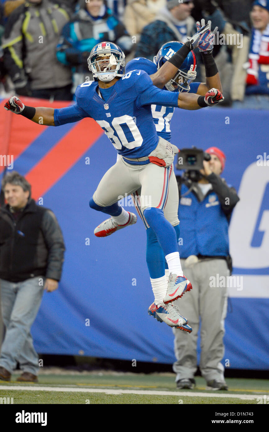 New Jersey, USA. 30 Décembre 2012 : New York Giants wide receiver Randle Rueben (82) réagit avec les Giants de New York le receveur Victor Cruz (80) après un touché pendant une semaine 17 du duel NFL entre les Philadelphia Eagles et les Giants de New York au Stade MetLife à East Rutherford, New Jersey. Banque D'Images