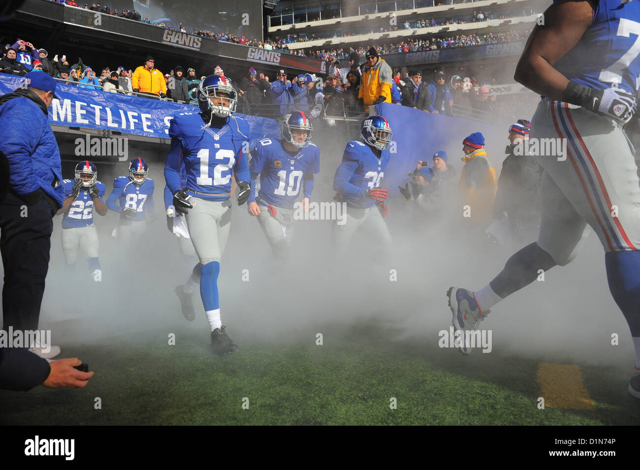 New Jersey, USA. 30 Décembre 2012 : les Giants de New York prendre le champ pendant une semaine 17 du duel entre la NFL Philadelphia Eagles et les Giants de New York au Stade MetLife à East Rutherford, New Jersey. Banque D'Images