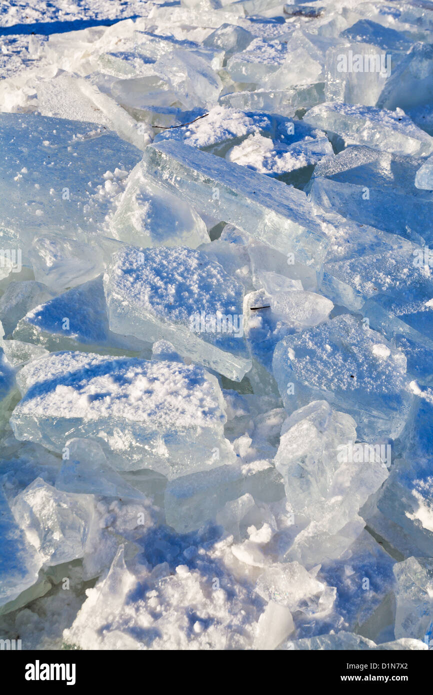 Dans des blocs de glace froide journée d'hiver à Moscou, Russie Banque D'Images